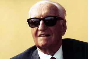 - Enzo Ferrari a Modena in occasione del passaggio della Mille Miglia Storica